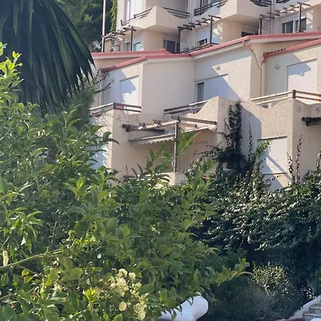 Meerblick Bougainville Bay Sarandë